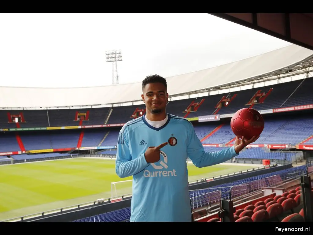 Doelman Elber Evora dolblij met eerste profcontract