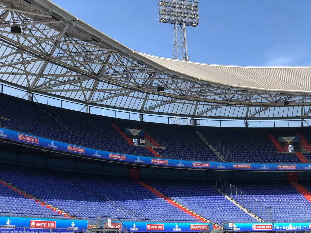 De Kuip kleurt blauw voor bekerfinale