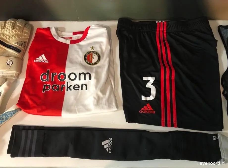 Feyenoord in het rood-wit, FC Porto speelt in het geel