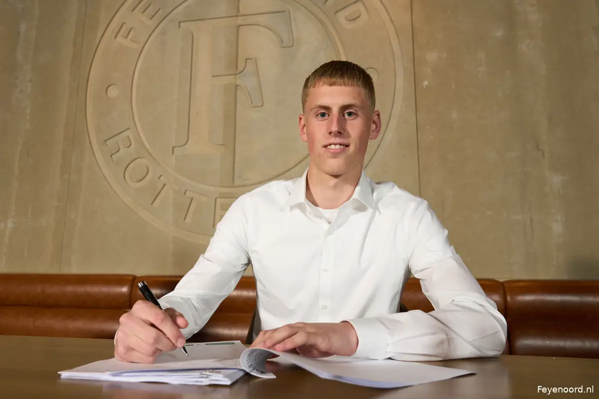 Feyenoord contracteert jeugdspeler Nesto Groen