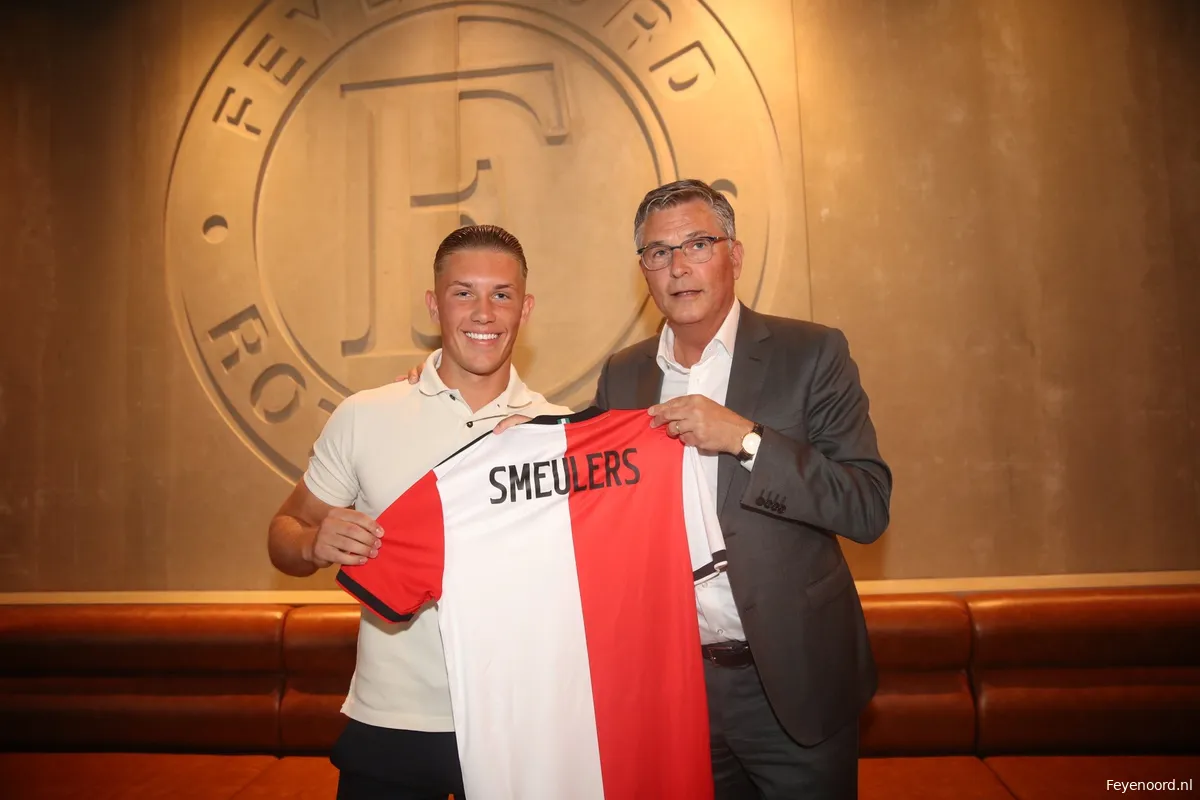 Kind van de club Ian Smeulers tekent profcontract