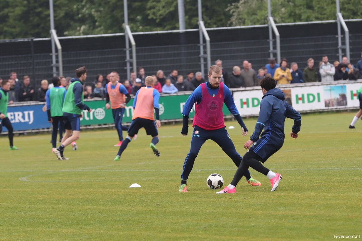 Supporters zien fit en gretig Feyenoord op laatste open training