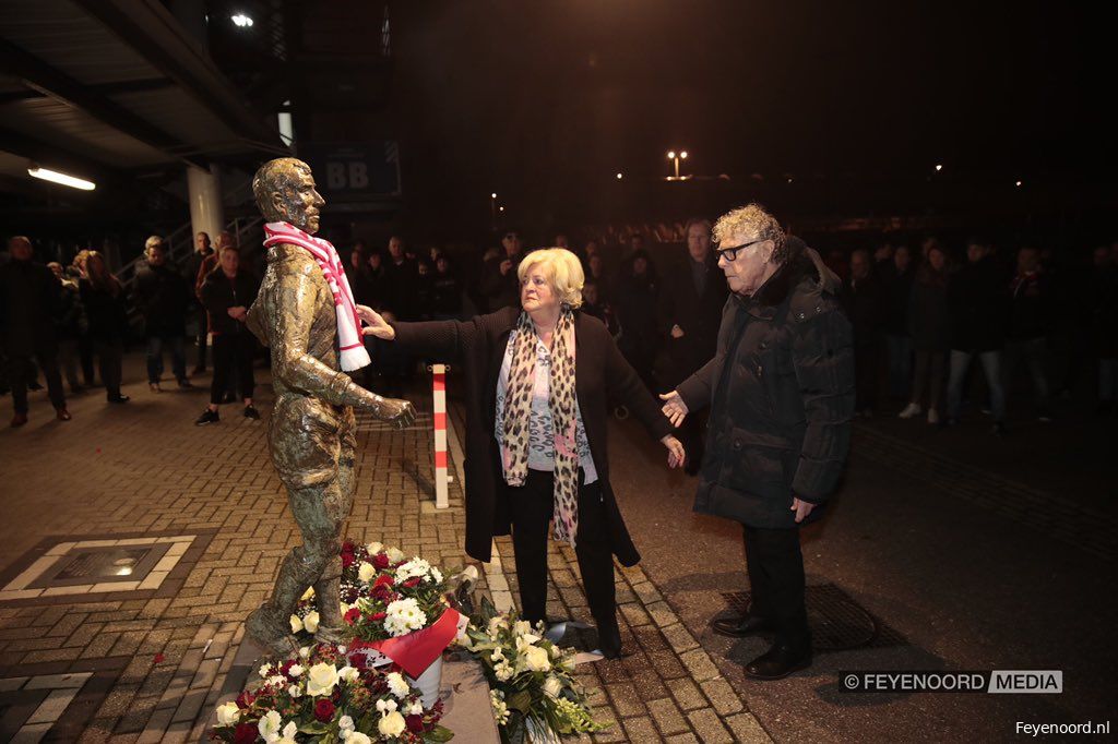 VIDEO | Feyenoorders herdenken Coen Moulijn