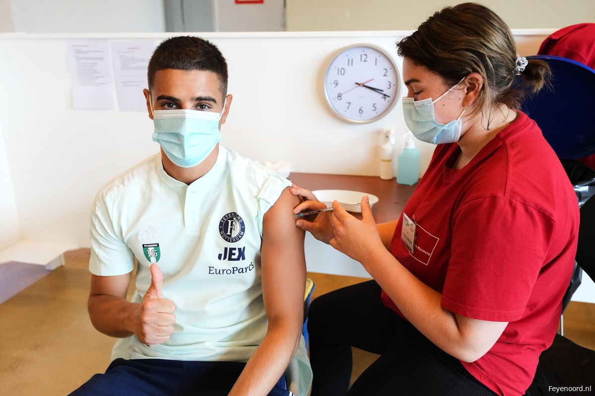 Feyenoorders laten zich vaccineren tegen coronavirus