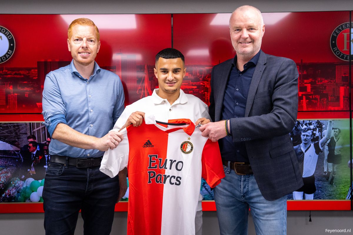 Amir Rais tekent eerste profcontract bij Feyenoord
