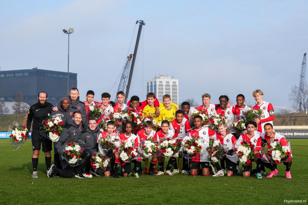 Feyenoord Onder 15 viert kampioenschap in najaarscompetitie