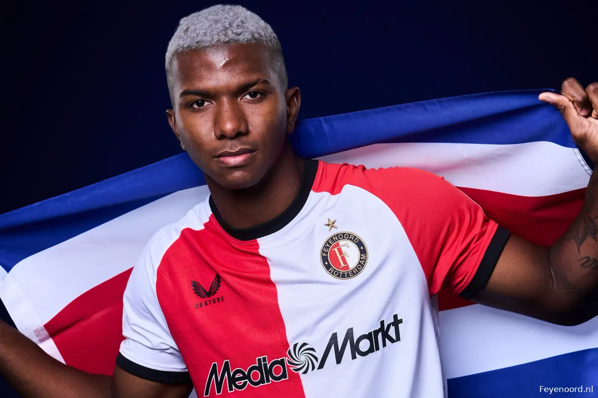 Mitchell arriveert bij trainingskamp Feyenoord in Oostenrijk