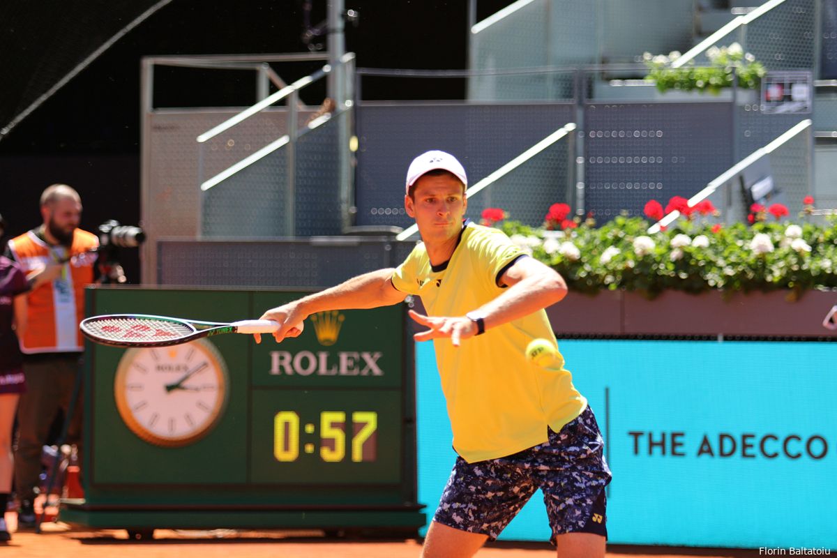 Hubert Hurkacz mowes the Halle Open grass with Medvedev to improve to 5-0 in finals