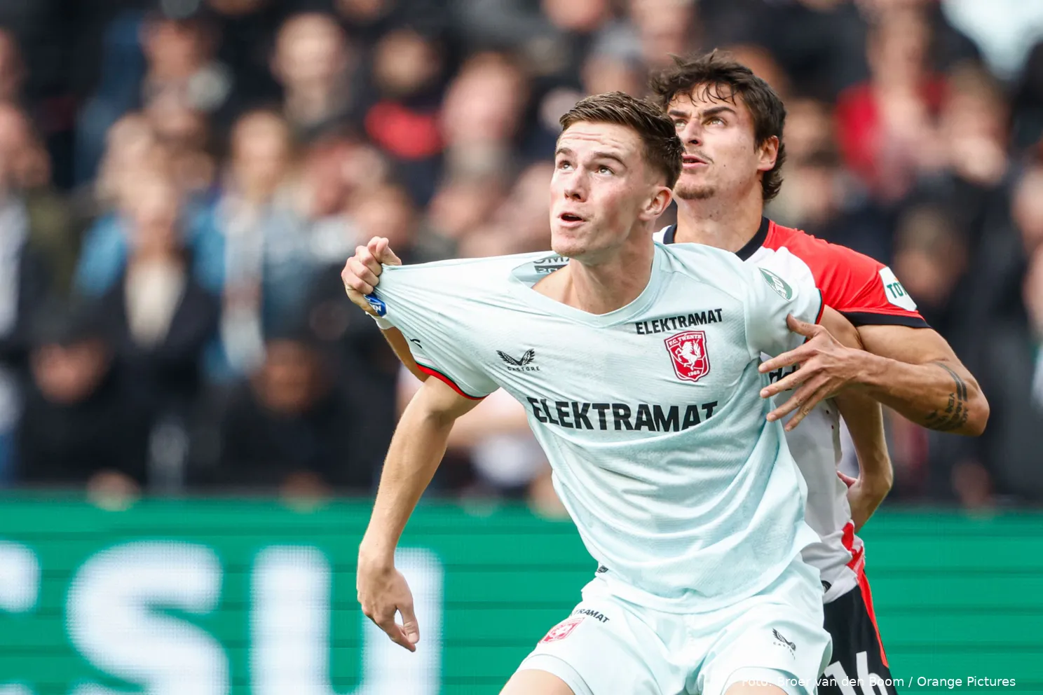 daan rots duel hugo bueno feyenoord fc twente 2024 2025