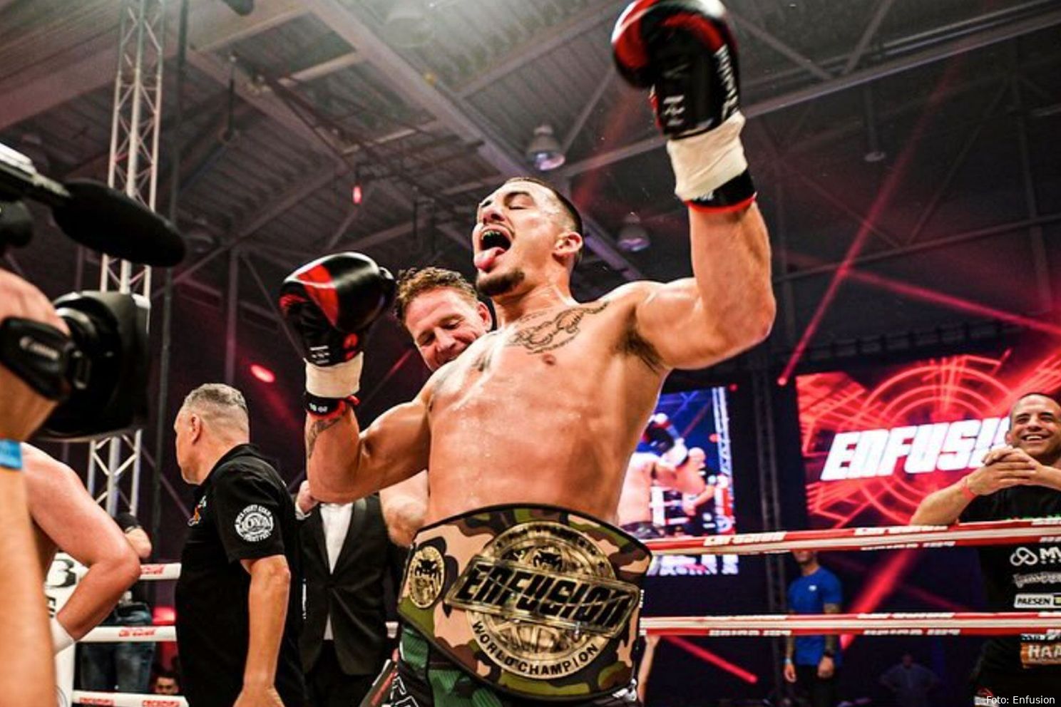 Topkickbokser Thian de Vries: 'van underdog naar koning van de ring'