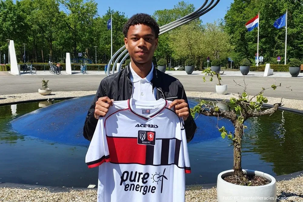 18-jarige spits Bostdorp tekent bij FC Twente/Heracles Academie