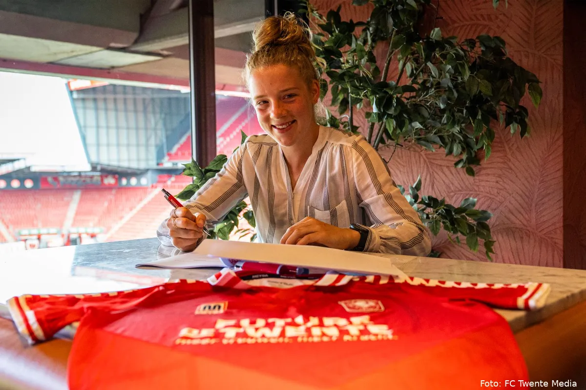 FC Twente (v) slaat dubbelslag met contractverlengingen Dhont en Tijink