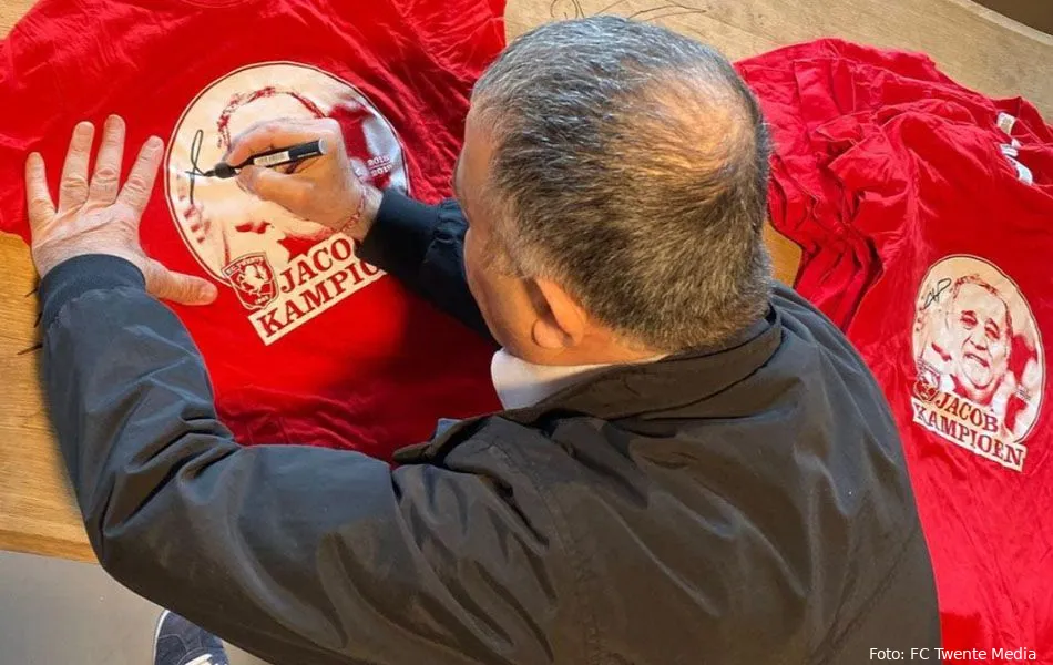 Koop een door Jacob Malki gesigneerd shirt en steun Vak P