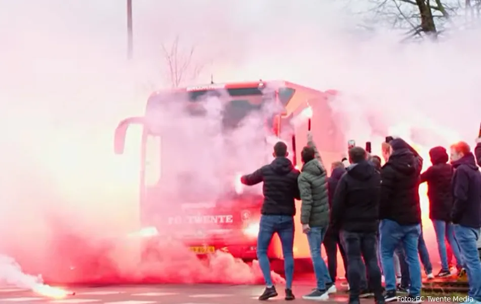 Van Binnenuit: Schitterende sfeeractie en vreugde na de driepunter
