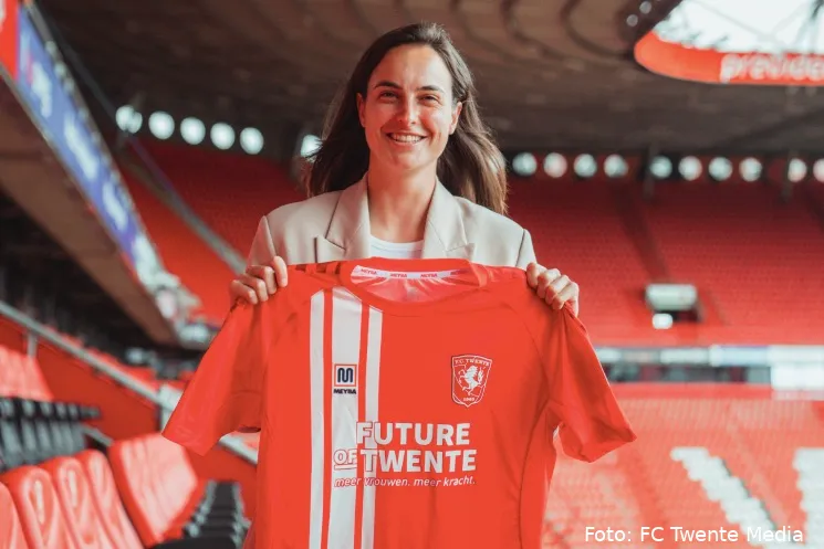 Dijkstra maakt transfer naar VFL Wolfsburg en keert terug op huurbasis naar Twente Vrouwen