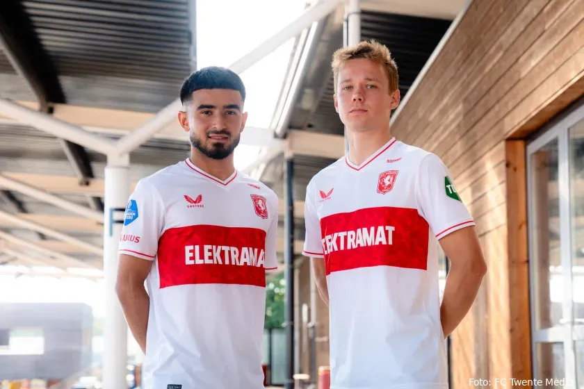 FC Twente presenteert noodgedwongen nieuw wit uitshirt bij Almere City FC