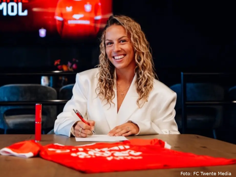 camie-mol-contract-az