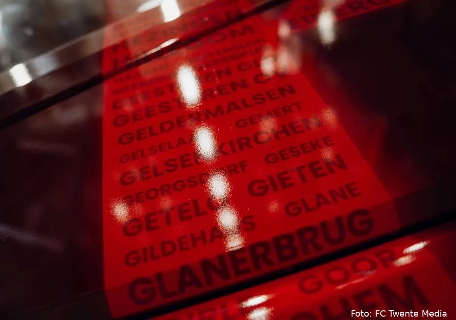 Spelersbus-FC-Twente-plaatsnamen-Gelsenkirchen