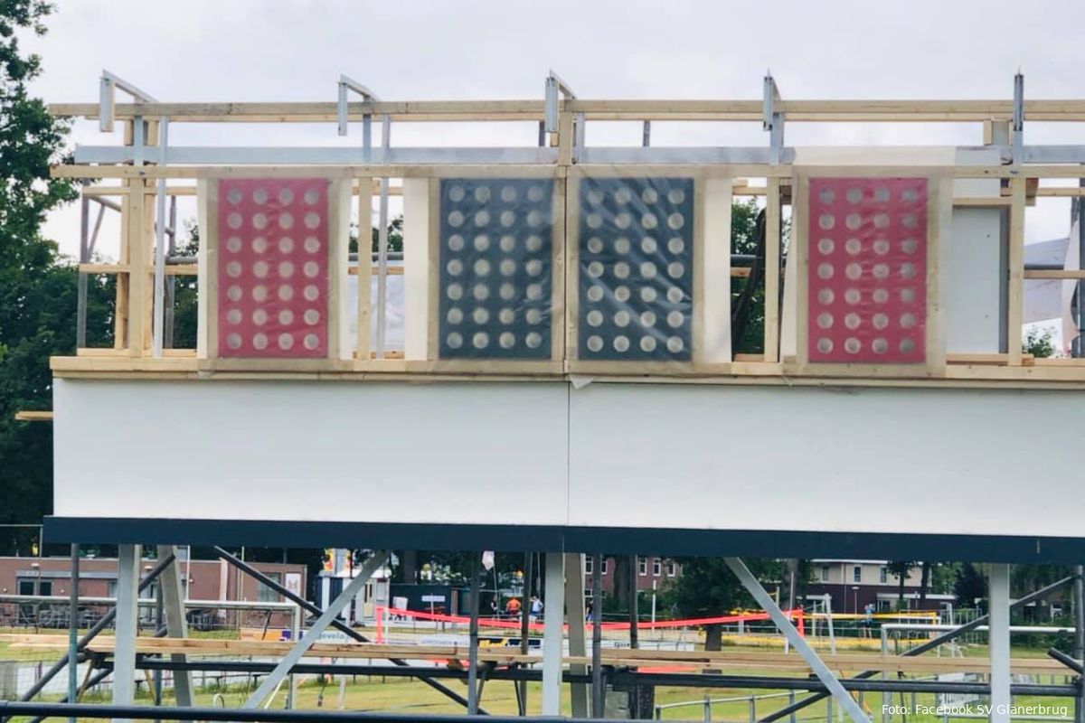 FOTO'S EN VIDEO: SV Glanerbrug brengt oud scorebord terug naar Het Diekman