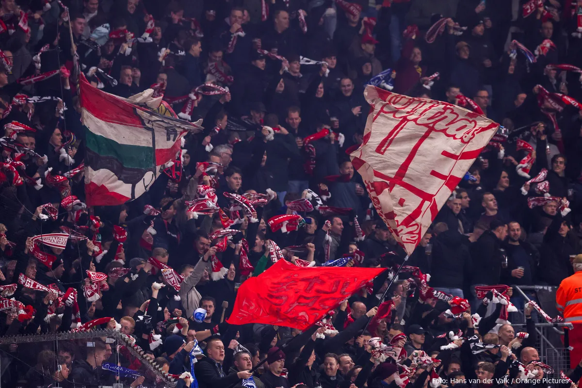 supporters vlaggen uitvak az fc twente 2024 2025