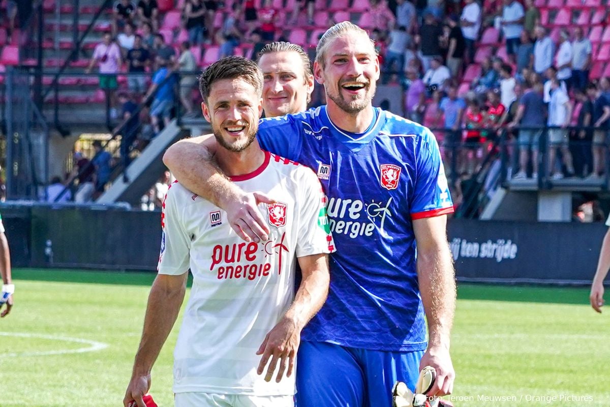 Unnerstall en Van Wolfswinkel gehuldigd voor aftrap FC Twente - PEC Zwolle