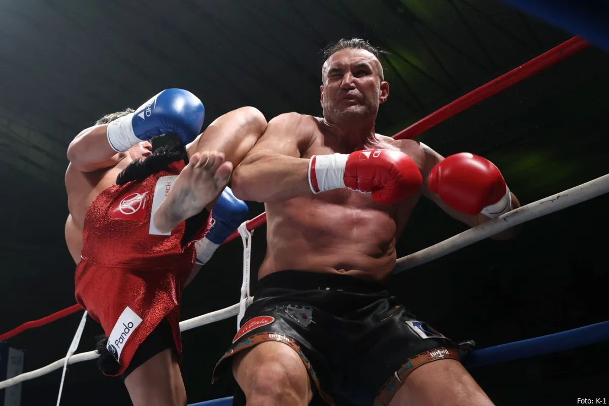 51-jarige Le Banner zwaar knock-out bij K-1 comeback: 'Tegenvaller'