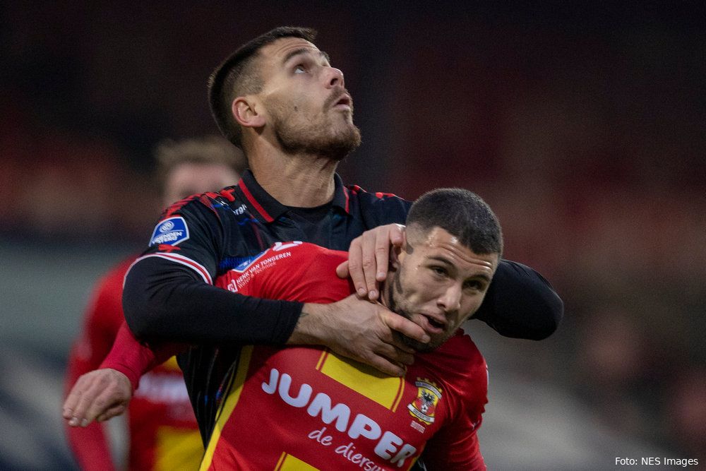 VAN BINNENUIT: FC Twente knokt zich terug en pakt de volle buit in Deventer