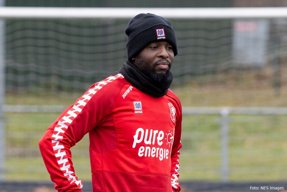 FC Twente waarschuwt Lukoki: 'Niet meer trainen in FC Twente-kleding'