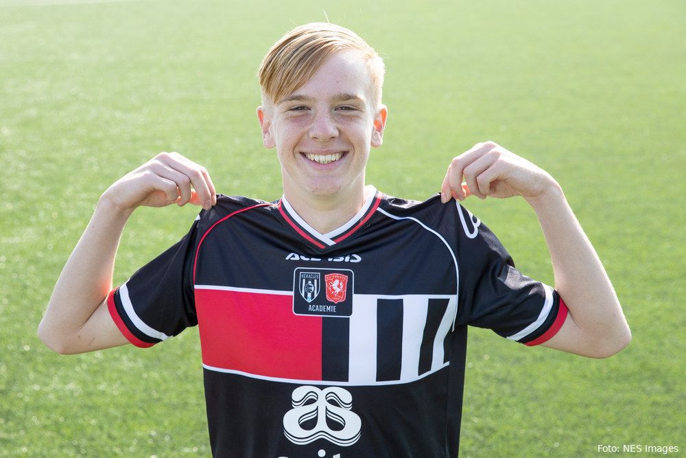 16-jarige Mats Rots voor het eerst op het trainingsveld met eerste elftal