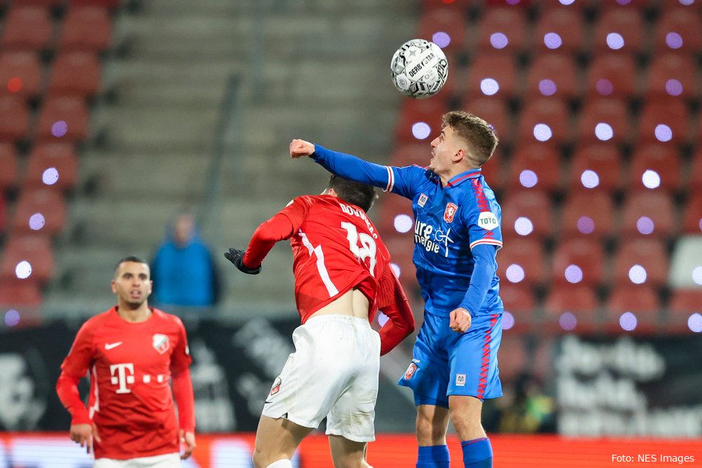 Strijdend tiental FC Twente komt net te kort voor drie punten in Utrecht