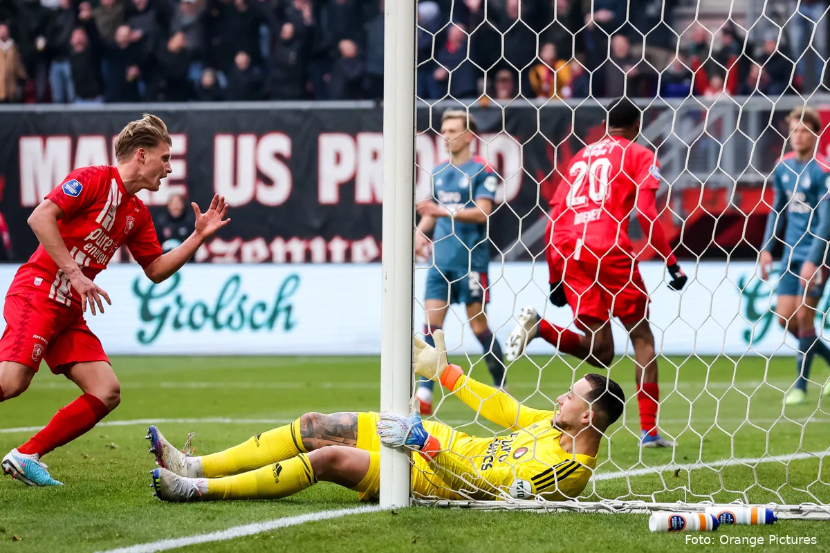 Twente-supporters hekelen Feyenoord-goalie Bijlow: "Had rood moeten krijgen"