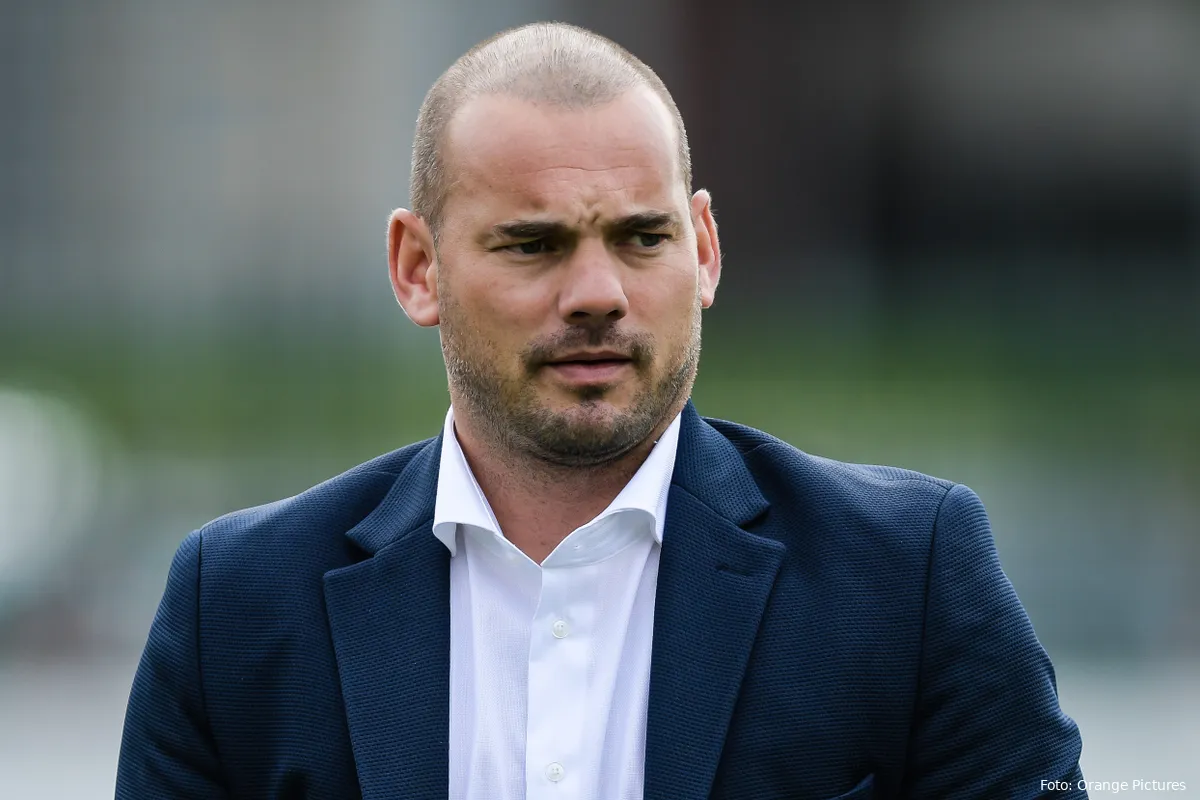 Sneijder begrijpt niets van angstige Jans: "Dan gooi je Steijn erin en die schiet er twee voor je in"