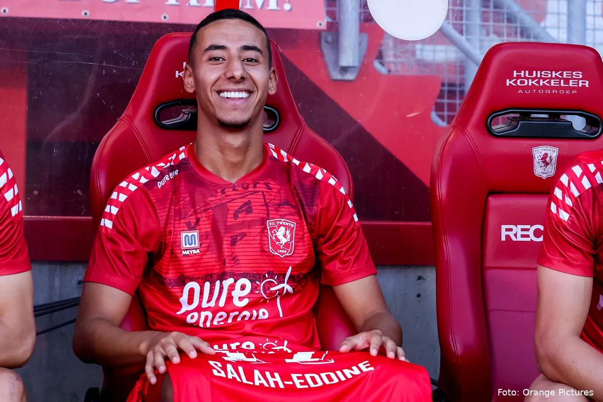 salah eddine vak p shirt dugout