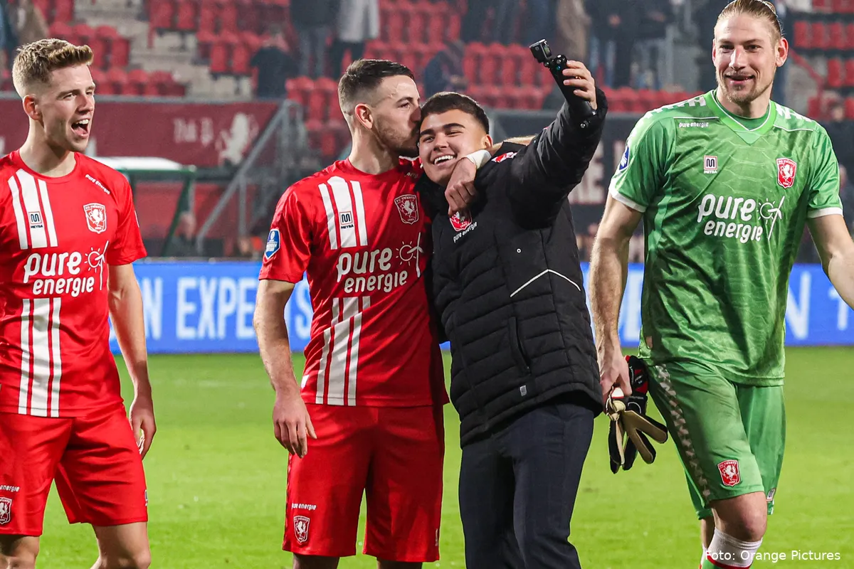 VAN BINNENUIT: Heerlijke ontlading in uitbundige Veste na 'Sieg' op AZ