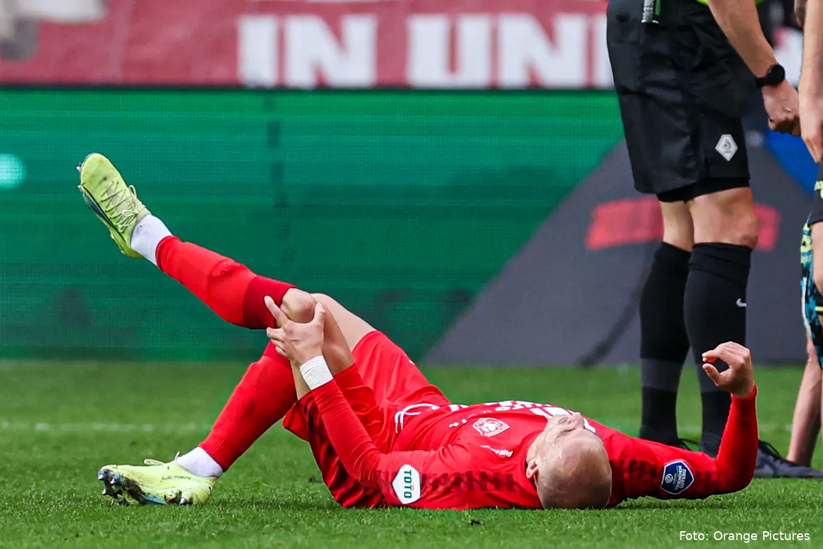 Glibberende Cerny verklaart waarom hij weigert met 'pinnen' te voetballen