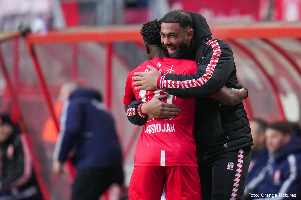 Van Binnenuit: Dollen met slecht parkerende 'waarzegger' El Maach en scoren voor Lukoki