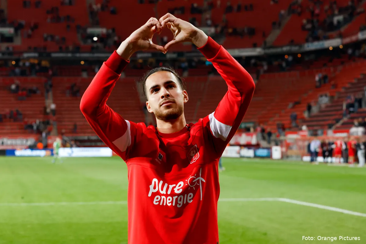 ramiz zerrouki hartje naar fc twente supporters nec nijmegen thuis 2022 2023