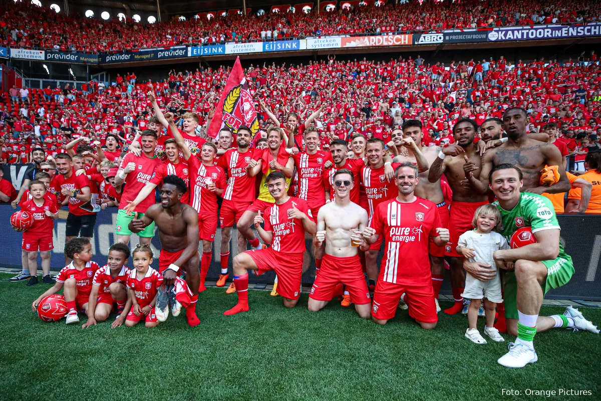 spelers team selectie voor supporters vak p fc twente sparta play offs 2022 2023 fotor 20230612184123