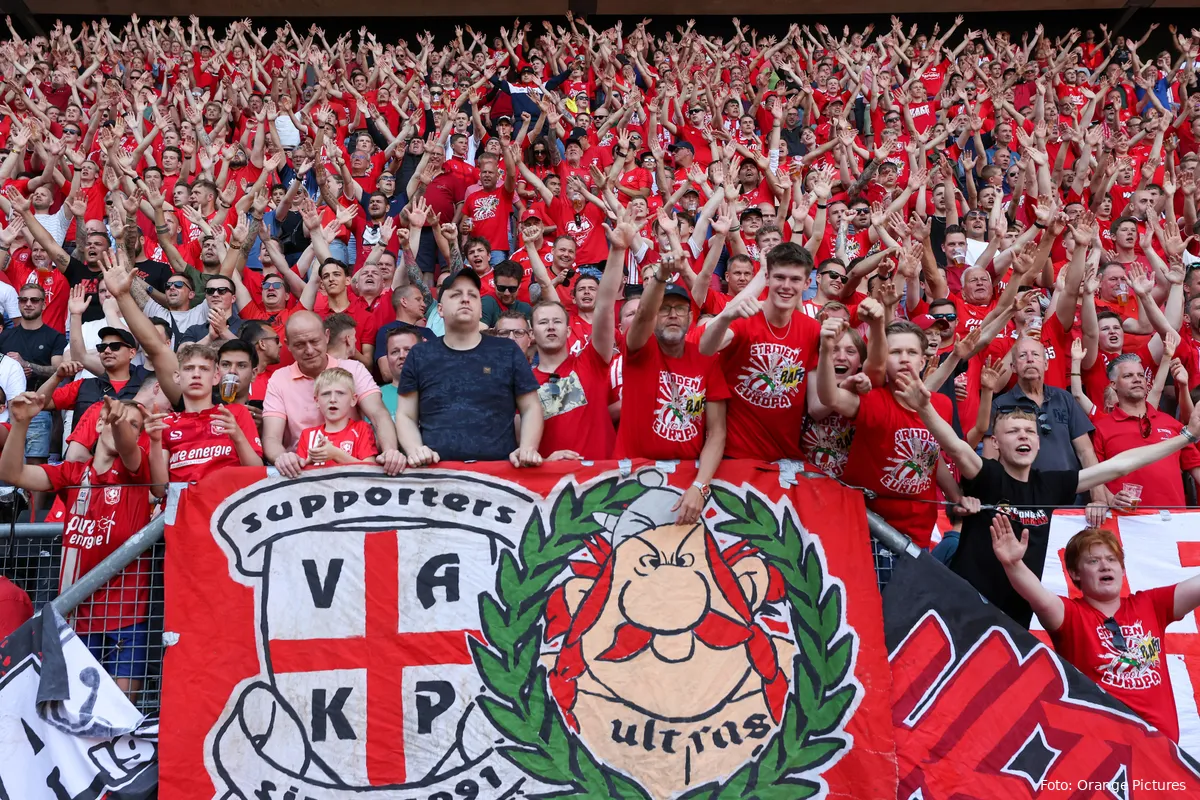 supporters vak p in het rood fc twente sc heerenveen play off 2022 2023 2