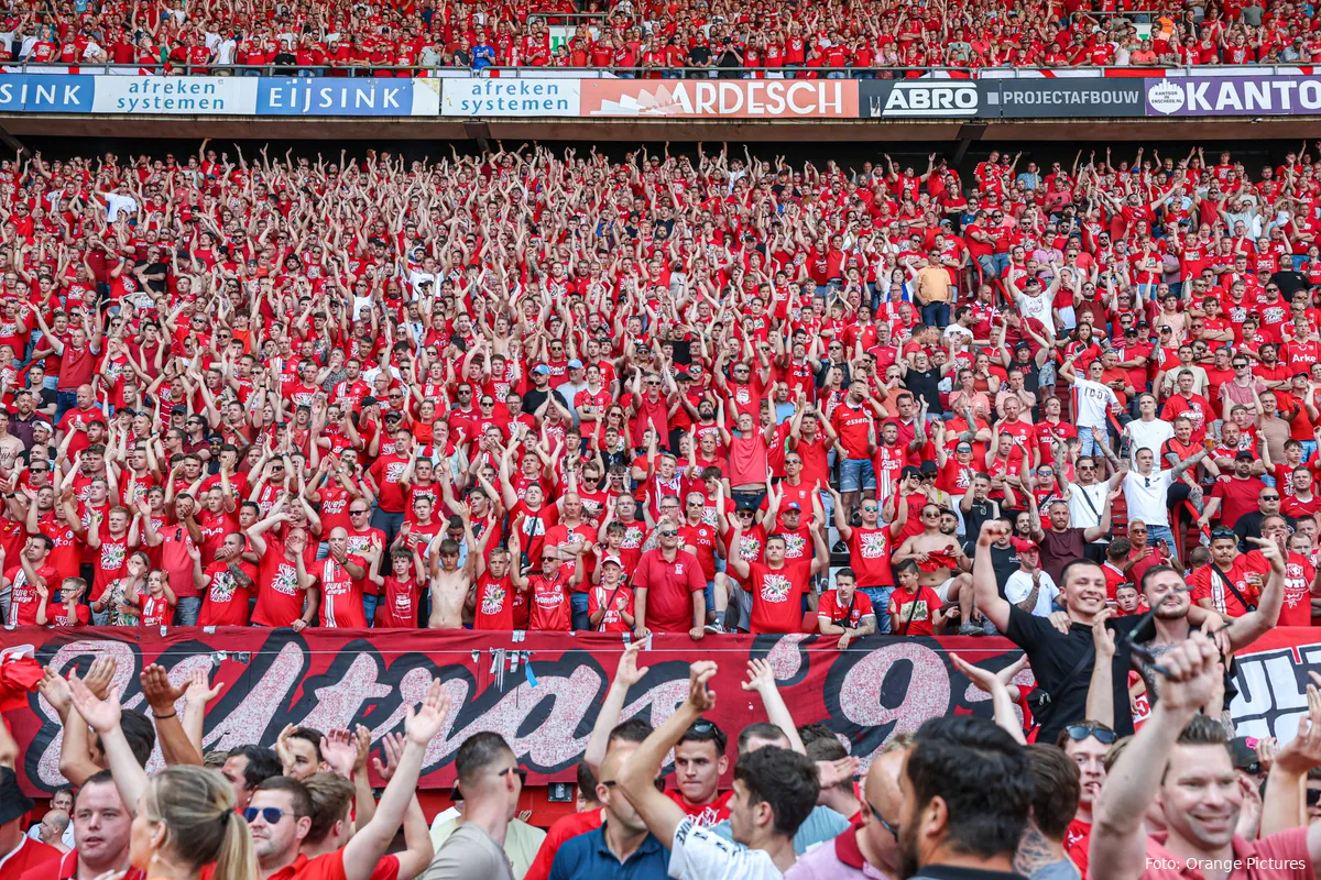 supporters vak p juichen na wedstrijd fc twente sparta rotterdam play offs 2022 2023