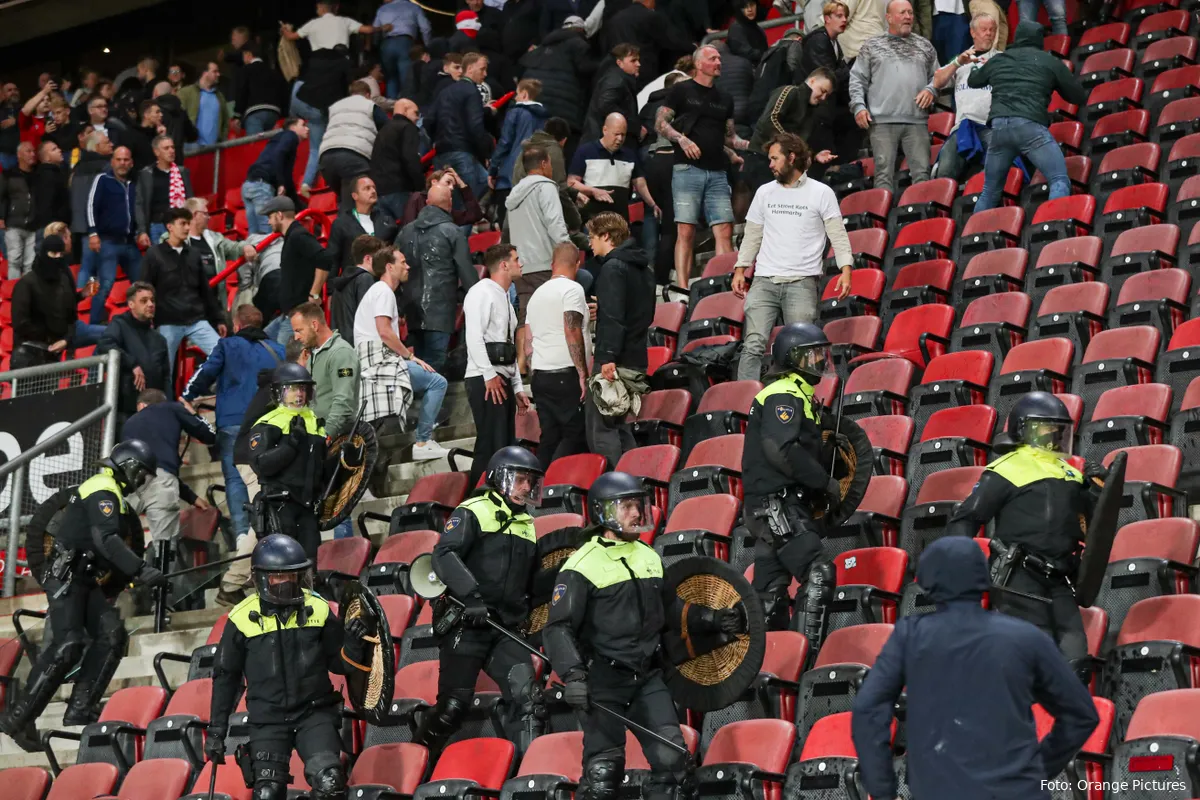 mobiele eenheid me supporters rellen gevechten fc twente hammarby if conference league 2023 2024