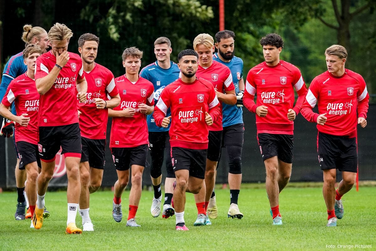 In beeld: Oosting, Regeer en Ünüvar debuteren op trainingsveld FC Twente