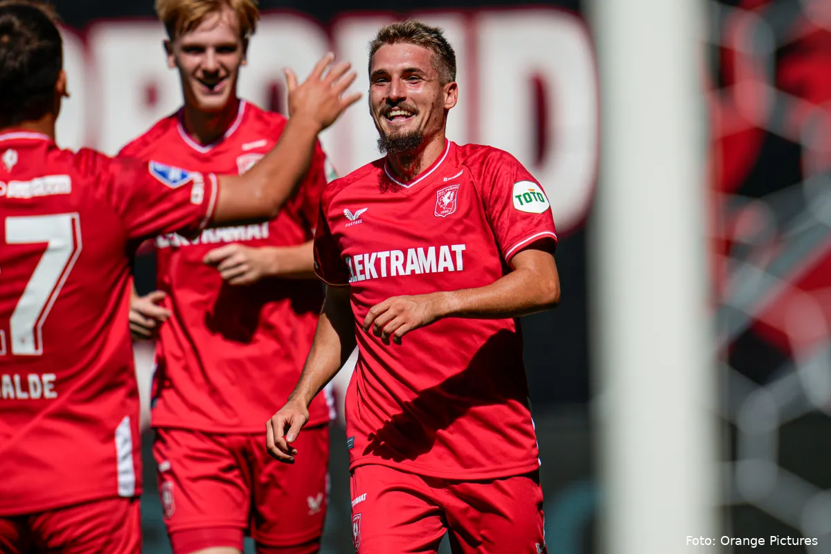 michal sadilek blij juicht fc twente pec zwolle 2023 2024