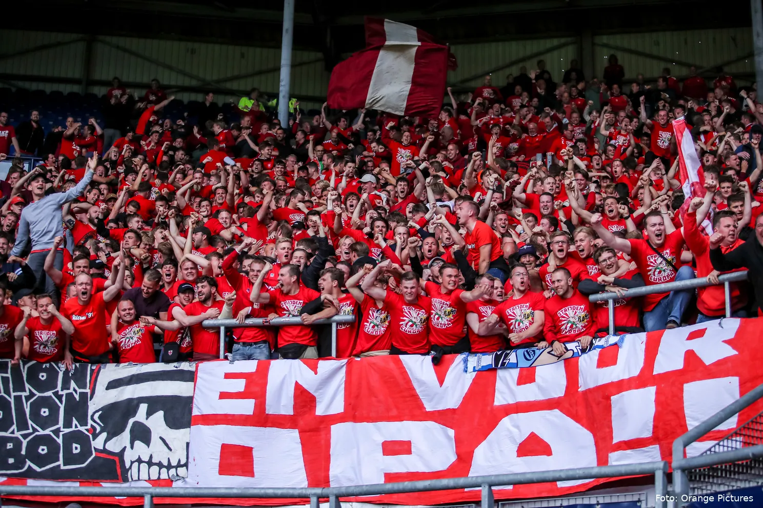 supporters in het rood sc heerenveen fc twente play offs 2022 2023