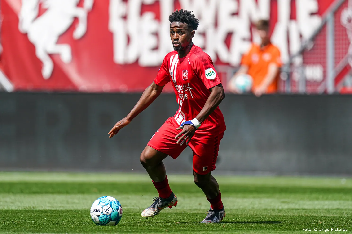 virgil misidjan aan de bal fc twente ajax 2022 2023