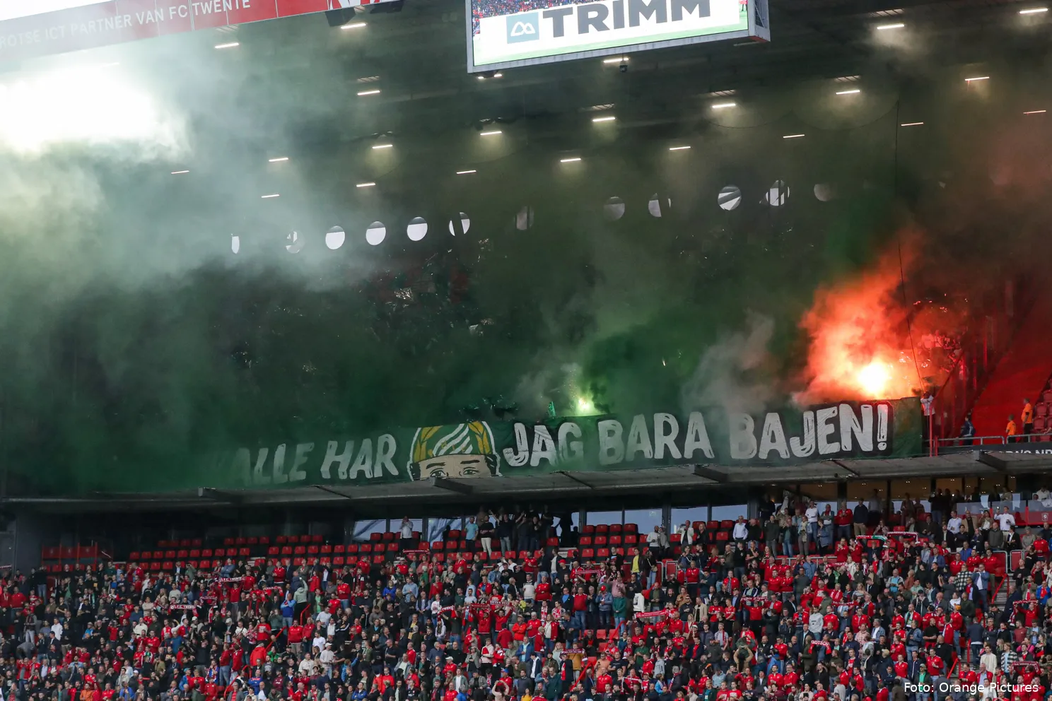 hammaby if supporters uitvak sfeeractie fakkels fc twente conference league 2023 2024 1
