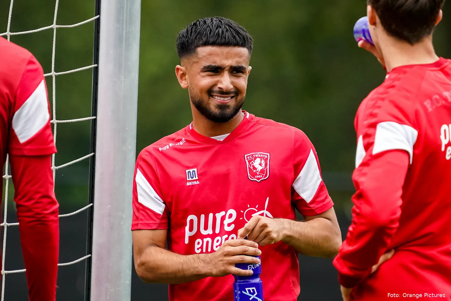 In beeld: Oosting, Regeer en Ünüvar debuteren op trainingsveld FC Twente