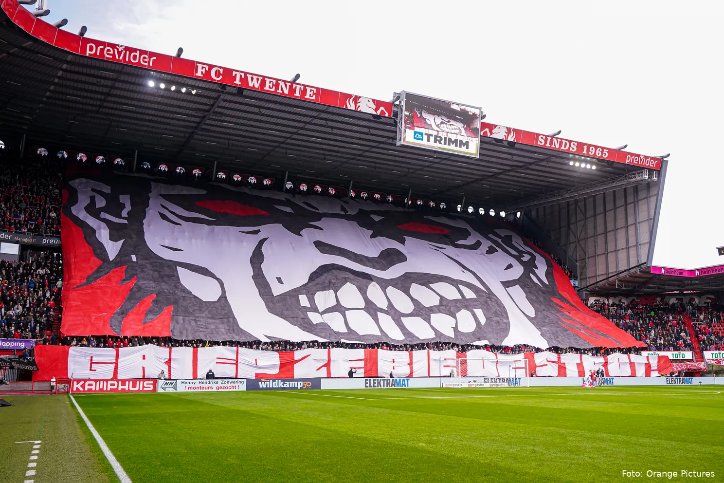 Nagenieten | Schitterende sfeeractie Vak P: Griep ze bie de strot!