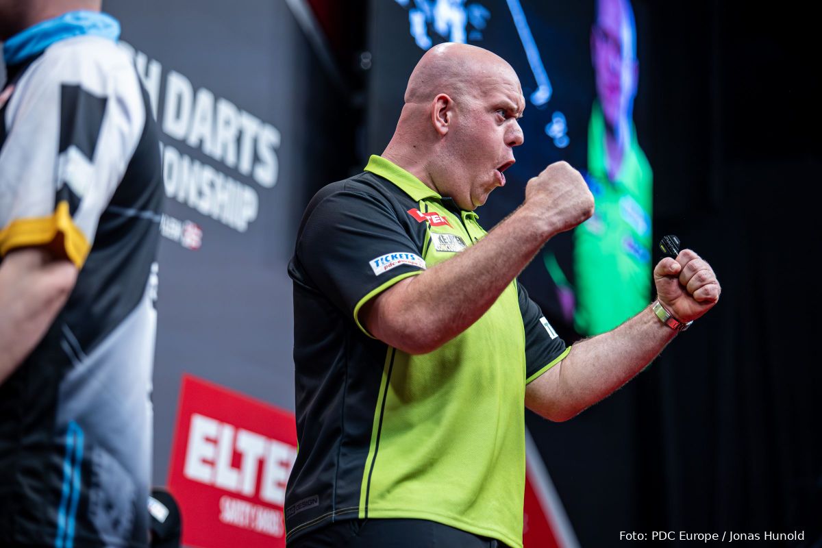 Michael van Gerwen overtuigt tegen James Wade tijdens het German Darts Championship op zaterdagavond