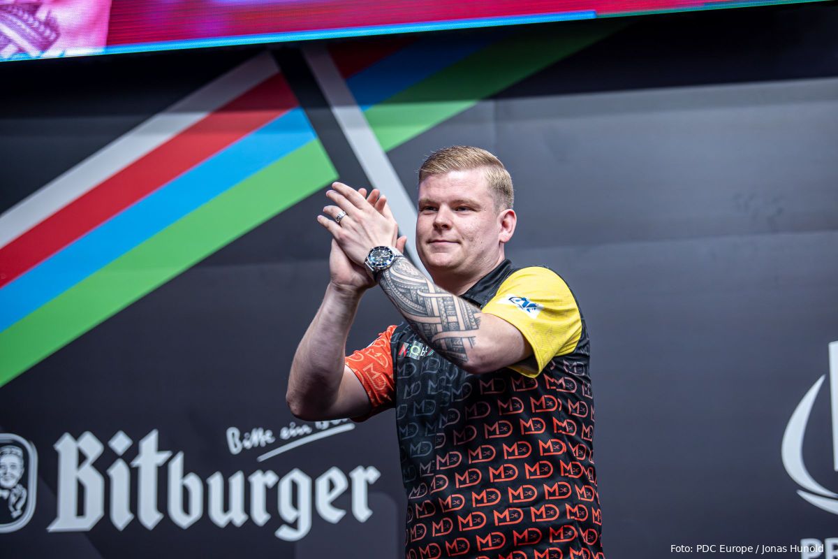 Belgian Darts Open 3e ronde: Van Duijvenbode verliest nipt in spannende strijd, De Decker wel door